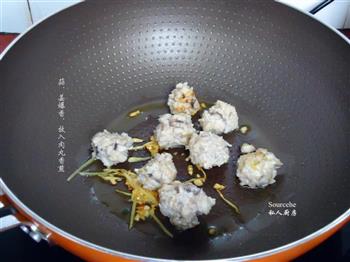 蘑菇鸡肉丸汤怎么做，蘑菇鸡肉丸汤怎么做好吃，蘑菇鸡肉丸汤做法