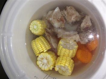 胡萝卜甜玉米排骨汤怎么做，胡萝卜甜玉米排骨汤怎么做好吃，胡萝卜甜玉米排骨汤做法