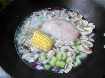 奶油玉米鸡茸浓汤怎么做，奶油玉米鸡茸浓汤怎么做好吃，奶油玉米鸡茸浓汤做法