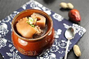 蹄花莲藕汤怎么做，蹄花莲藕汤怎么做好吃，蹄花莲藕汤做法