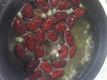 圆肉花生排骨汤怎么做，圆肉花生排骨汤怎么做好吃，圆肉花生排骨汤做法