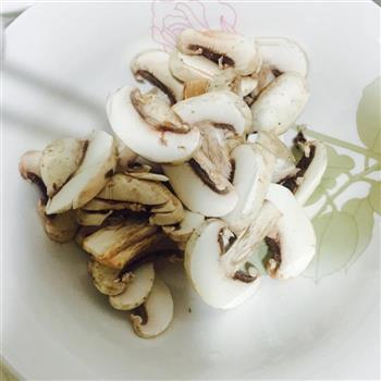 番茄蘑菇汤怎么做，番茄蘑菇汤怎么做好吃，番茄蘑菇汤做法