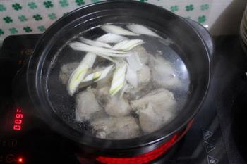 排骨海鲜豆腐汤怎么做，排骨海鲜豆腐汤怎么做好吃，排骨海鲜豆腐汤做法