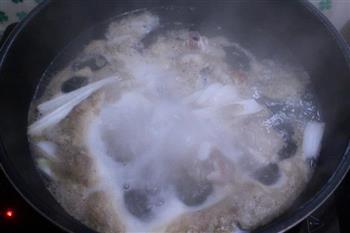 排骨海鲜豆腐汤怎么做，排骨海鲜豆腐汤怎么做好吃，排骨海鲜豆腐汤做法