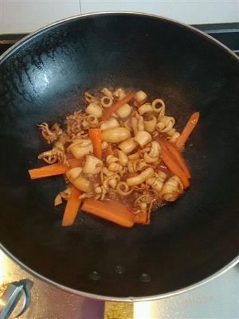 灯椒炒小鱿鱼怎么做，灯椒炒小鱿鱼怎么做好吃，灯椒炒小鱿鱼做法