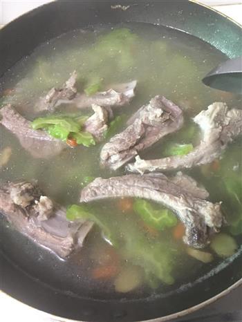 苦瓜肋排汤怎么做，苦瓜肋排汤怎么做好吃，苦瓜肋排汤做法