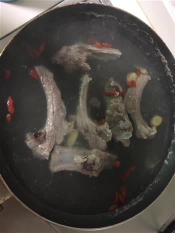苦瓜肋排汤怎么做，苦瓜肋排汤怎么做好吃，苦瓜肋排汤做法