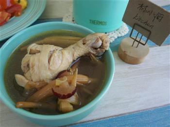 黄花菜鸡腿汤怎么做，黄花菜鸡腿汤怎么做好吃，黄花菜鸡腿汤做法