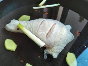 黄花菜鸡腿汤怎么做，黄花菜鸡腿汤怎么做好吃，黄花菜鸡腿汤做法