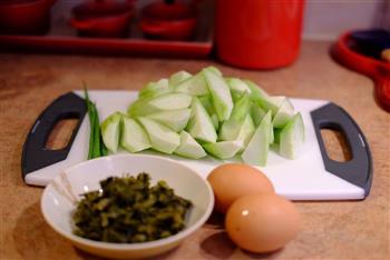 咸菜丝瓜蛋汤怎么做，咸菜丝瓜蛋汤怎么做好吃，咸菜丝瓜蛋汤做法