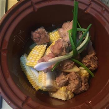 排骨玉米红萝卜汤怎么做，排骨玉米红萝卜汤怎么做好吃，排骨玉米红萝卜汤做法