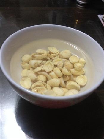桃胶炖银耳莲子怎么做，桃胶炖银耳莲子怎么做好吃，桃胶炖银耳莲子做法