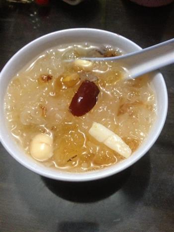 桃胶炖银耳莲子怎么做，桃胶炖银耳莲子怎么做好吃，桃胶炖银耳莲子做法