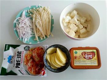 泡菜豆腐酱汤怎么做，泡菜豆腐酱汤怎么做好吃，泡菜豆腐酱汤做法