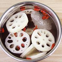 枸杞蜜枣莲藕汤怎么做，枸杞蜜枣莲藕汤怎么做好吃，枸杞蜜枣莲藕汤做法