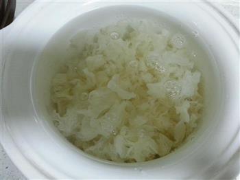 红糖莲子银耳汤怎么做，红糖莲子银耳汤怎么做好吃，红糖莲子银耳汤做法