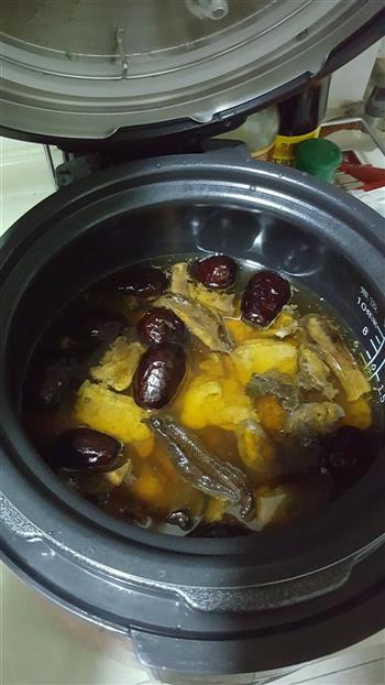 牛肝菌板栗炖鸡汤怎么做，牛肝菌板栗炖鸡汤怎么做好吃，牛肝菌板栗炖鸡汤做法