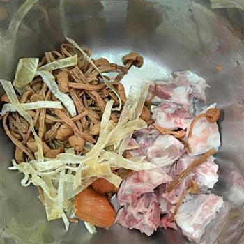 茶树菇花胶汤怎么做，茶树菇花胶汤怎么做好吃，茶树菇花胶汤做法