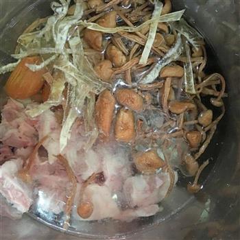 茶树菇花胶汤怎么做，茶树菇花胶汤怎么做好吃，茶树菇花胶汤做法