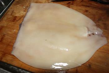 轻松做海鲜—韭菜炒鱿鱼怎么做，轻松做海鲜—韭菜炒鱿鱼怎么做好吃，轻松做海鲜—韭菜炒鱿鱼做法