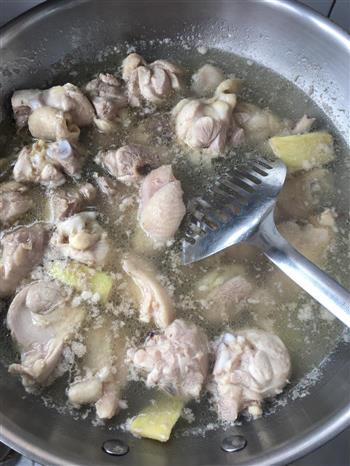 椰子水炖鸡怎么做，椰子水炖鸡怎么做好吃，椰子水炖鸡做法