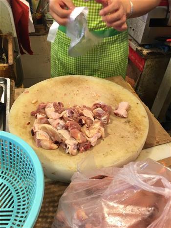 椰子水炖鸡怎么做，椰子水炖鸡怎么做好吃，椰子水炖鸡做法