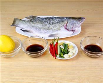 泰式柠香烤鱼的做法怎么做，泰式柠香烤鱼的做法怎么做好吃，泰式柠香烤鱼的做法做法