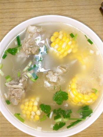 玉米筒子骨汤怎么做，玉米筒子骨汤怎么做好吃，玉米筒子骨汤做法