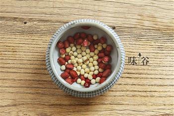 黄豆猪蹄汤-滋补可以如此简单怎么做，黄豆猪蹄汤-滋补可以如此简单怎么做好吃，黄豆猪蹄汤-滋补可以如此简单做法