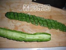 咸菜蒜香苦瓜排骨汤怎么做,咸菜蒜香苦瓜排骨汤怎么做好吃,咸菜蒜香苦瓜排骨汤做法 咸菜蒜香苦瓜排骨汤怎么做,咸菜蒜香苦瓜排骨汤怎么做好吃,咸菜蒜香苦瓜排骨汤做法