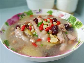 莲生凤爪汤怎么做，莲生凤爪汤怎么做好吃，莲生凤爪汤做法