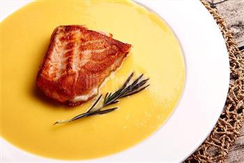 扒三文鱼配粟米牛油汁怎么做,扒三文鱼配粟米牛油汁怎么做好吃,扒三文鱼配粟米牛油汁做法 扒三文鱼配粟米牛油汁怎么做,扒三文鱼配粟米牛油汁怎么做好吃,扒三文鱼配粟米牛油汁做法