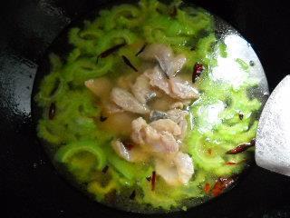五味苦瓜鱼片汤怎么做，五味苦瓜鱼片汤怎么做好吃，五味苦瓜鱼片汤做法