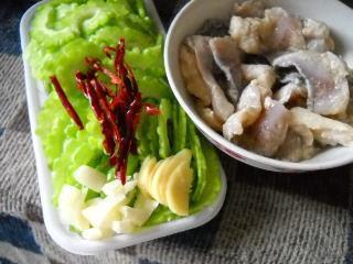 五味苦瓜鱼片汤怎么做，五味苦瓜鱼片汤怎么做好吃，五味苦瓜鱼片汤做法