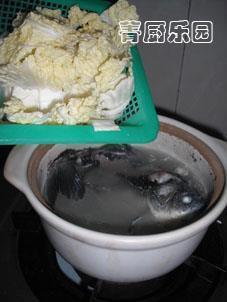 砂锅什锦鲫鱼汤怎么做，砂锅什锦鲫鱼汤怎么做好吃，砂锅什锦鲫鱼汤做法
