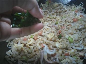 什锦鱿鱼炒饭怎么做，什锦鱿鱼炒饭怎么做好吃，什锦鱿鱼炒饭做法