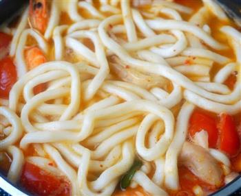 泰美味-泰式海鲜冬阴功乌冬面怎么做，泰美味-泰式海鲜冬阴功乌冬面怎么做好吃，泰美味-泰式海鲜冬阴功乌冬面做法