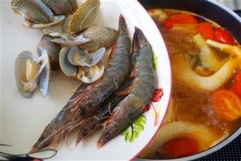 泰美味-泰式海鲜冬阴功乌冬面怎么做，泰美味-泰式海鲜冬阴功乌冬面怎么做好吃，泰美味-泰式海鲜冬阴功乌冬面做法