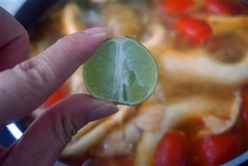 泰美味-泰式海鲜冬阴功乌冬面怎么做，泰美味-泰式海鲜冬阴功乌冬面怎么做好吃，泰美味-泰式海鲜冬阴功乌冬面做法