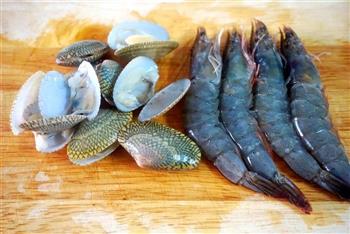 泰美味-泰式海鲜冬阴功乌冬面怎么做，泰美味-泰式海鲜冬阴功乌冬面怎么做好吃，泰美味-泰式海鲜冬阴功乌冬面做法