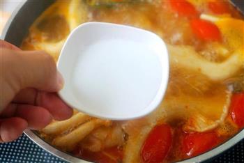 泰美味-泰式海鲜冬阴功乌冬面怎么做，泰美味-泰式海鲜冬阴功乌冬面怎么做好吃，泰美味-泰式海鲜冬阴功乌冬面做法