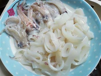 韭菜花炒鱿鱼怎么做,韭菜花炒鱿鱼怎么做好吃,韭菜花炒鱿鱼做法 韭菜花炒鱿鱼怎么做,韭菜花炒鱿鱼怎么做好吃,韭菜花炒鱿鱼做法