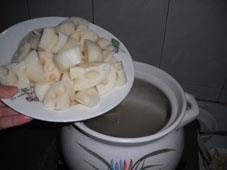 菜脯莲藕煲排骨怎么做，菜脯莲藕煲排骨怎么做好吃，菜脯莲藕煲排骨做法