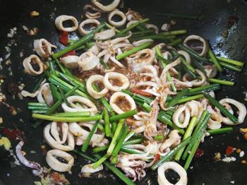 韭菜花炒鱿鱼怎么做,韭菜花炒鱿鱼怎么做好吃,韭菜花炒鱿鱼做法 韭菜花炒鱿鱼怎么做,韭菜花炒鱿鱼怎么做好吃,韭菜花炒鱿鱼做法