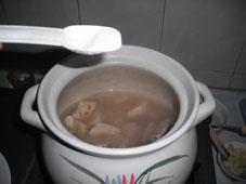 菜脯莲藕煲排骨怎么做，菜脯莲藕煲排骨怎么做好吃，菜脯莲藕煲排骨做法