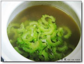 花菇苦瓜乌鸡汤怎么做，花菇苦瓜乌鸡汤怎么做好吃，花菇苦瓜乌鸡汤做法