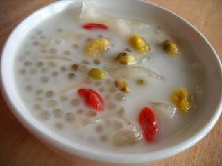 绿豆银耳西米露怎么做，绿豆银耳西米露怎么做好吃，绿豆银耳西米露做法