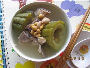 黄豆苦瓜龙骨药膳汤怎么做，黄豆苦瓜龙骨药膳汤怎么做好吃，黄豆苦瓜龙骨药膳汤做法