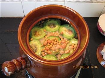 黄豆苦瓜龙骨药膳汤怎么做，黄豆苦瓜龙骨药膳汤怎么做好吃，黄豆苦瓜龙骨药膳汤做法
