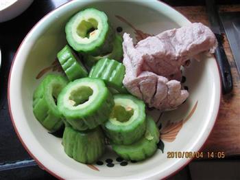 黄豆苦瓜龙骨药膳汤怎么做，黄豆苦瓜龙骨药膳汤怎么做好吃，黄豆苦瓜龙骨药膳汤做法